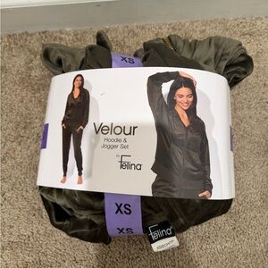 “New” Felina Velour Hoodie & Jogger Set - Olive sizeXS